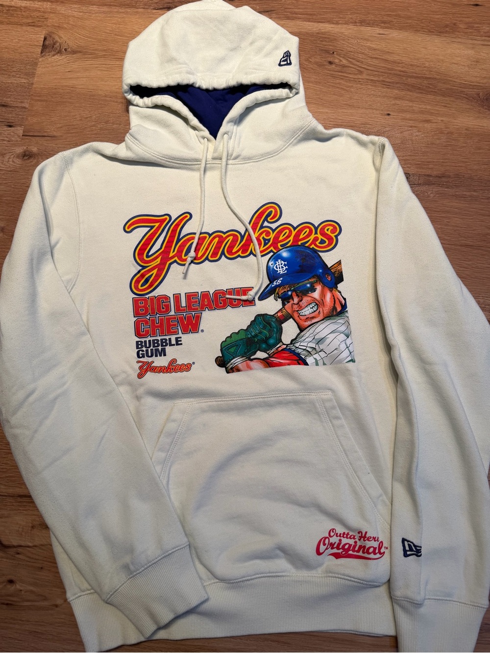 Men’s Sz S New Era Off-White Yankees Big League Chew Graphic Hoodie
